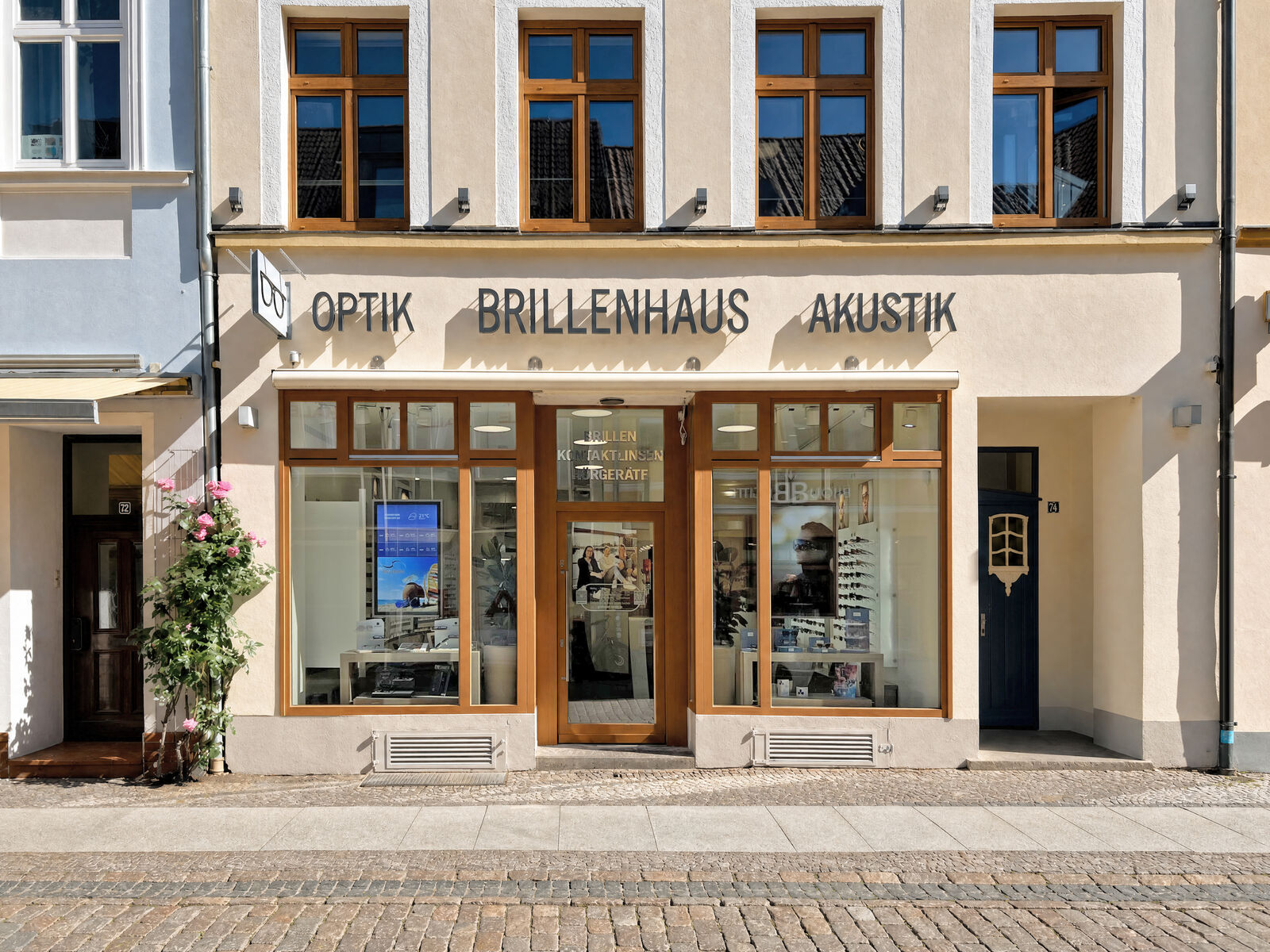 Außenansicht BRILLENHAUS Optik & Akustik in der Altstadt von Greifswald